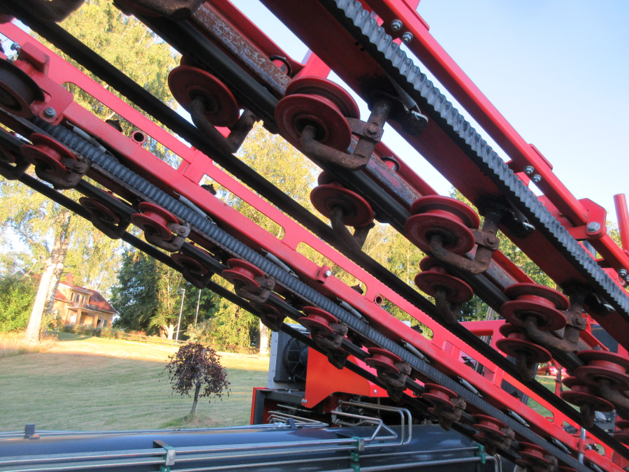 5662 Dewulf GKIIS carrot harvester 2 row with elevator