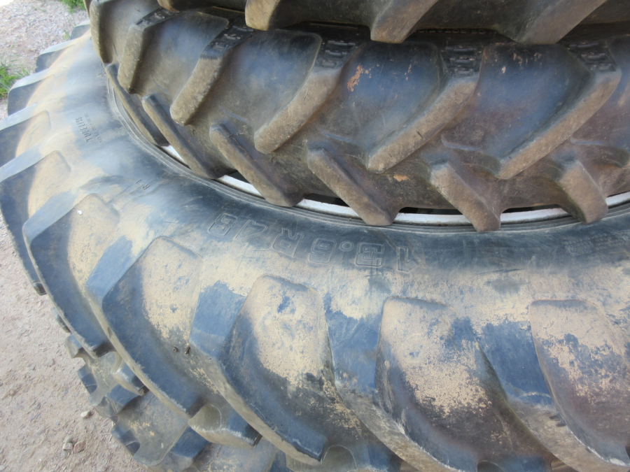 5664 Row crop tires suitable for example to New Holland T6 T7