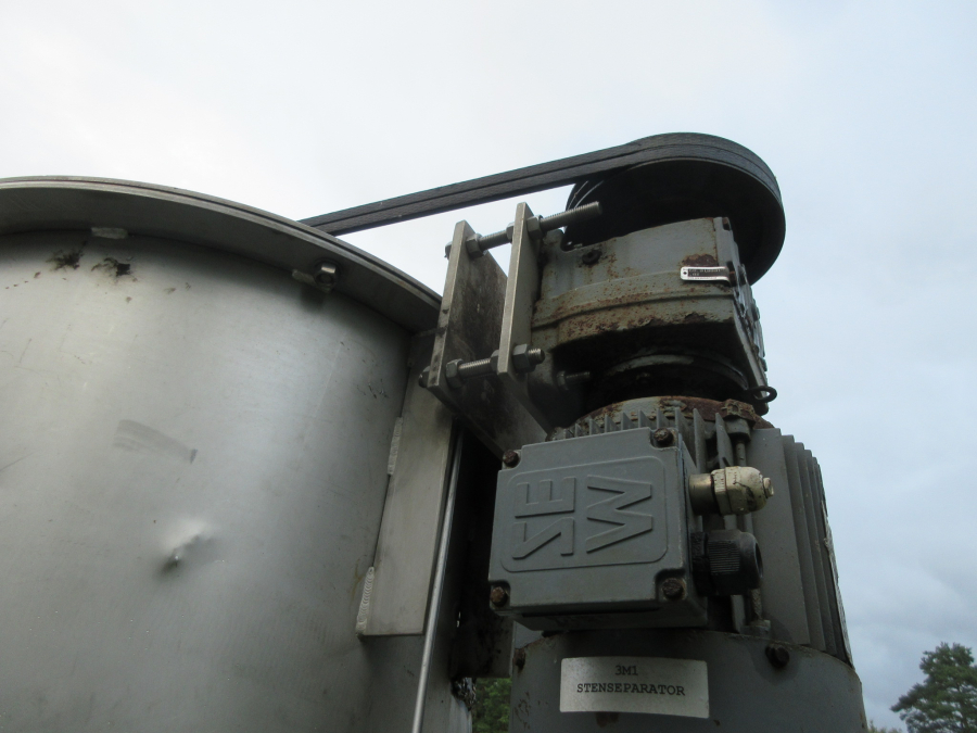5667 Limas destoner vertical screw model