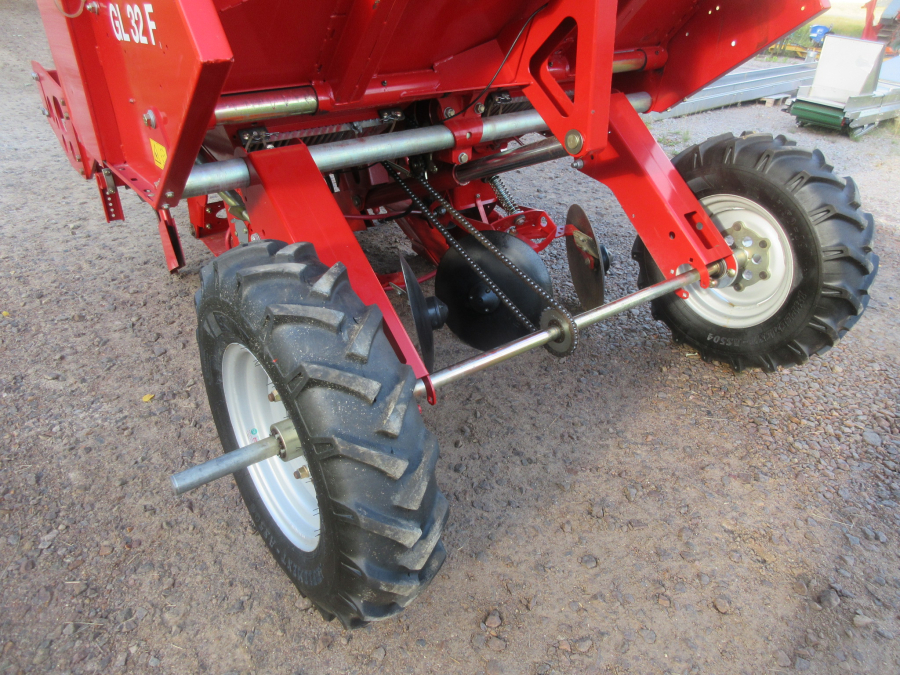 5668 Grimme GL32F Potato planter 2 row