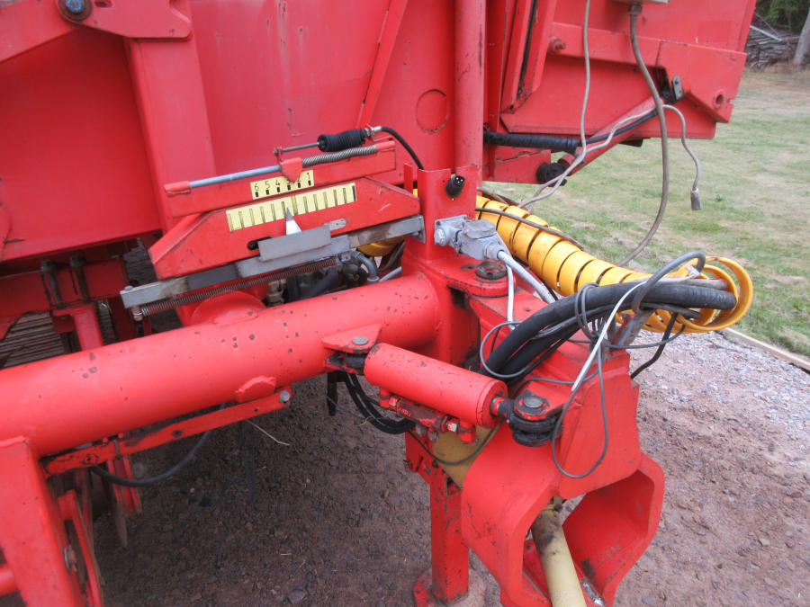 5669 Grimme SE75-40 potato harvester
