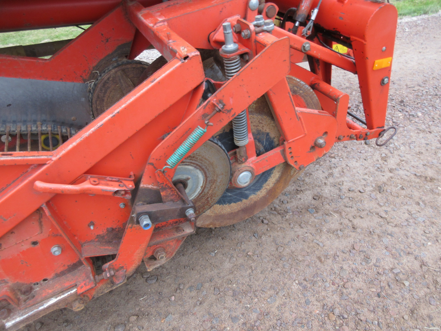 5669 Grimme SE75-40 potato harvester