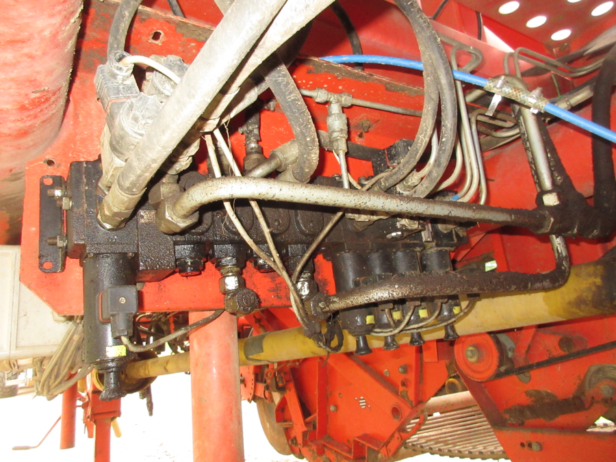 5669 Grimme SE75-40 potato harvester