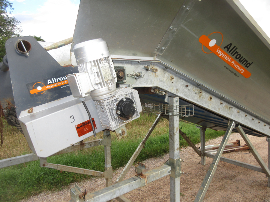 5686 Allround feeding bunker with star cleaning rollers