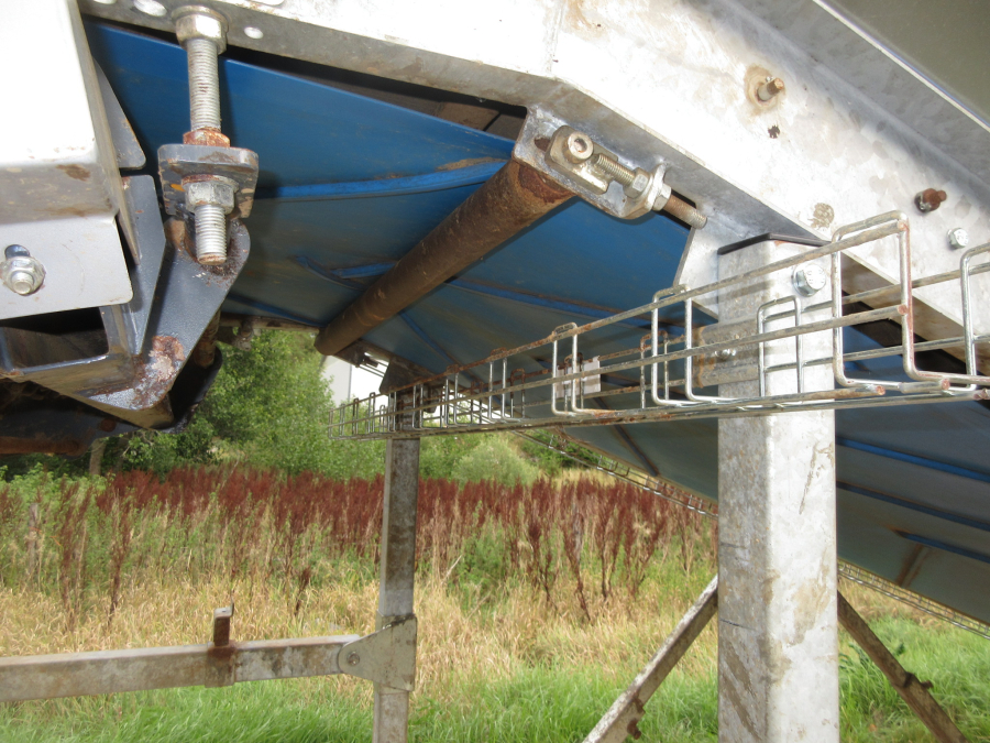 5686 Allround feeding bunker with star cleaning rollers