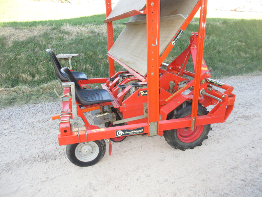 5695 Checchi & Magli Wolf B27 planting machine