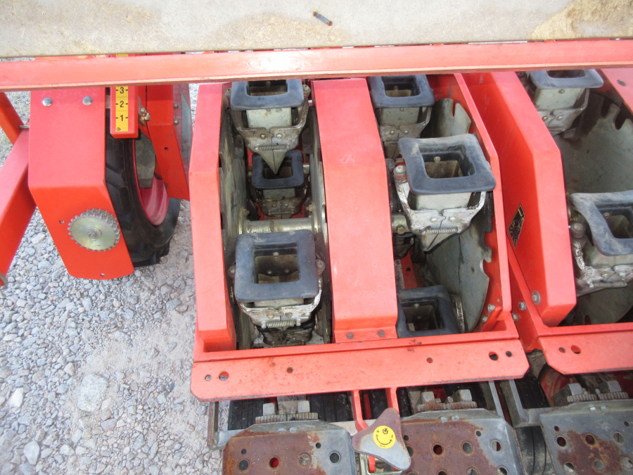 5695 Checchi & Magli Wolf B27 planting machine