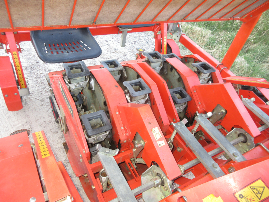 5695 Checchi & Magli Wolf B27 planting machine