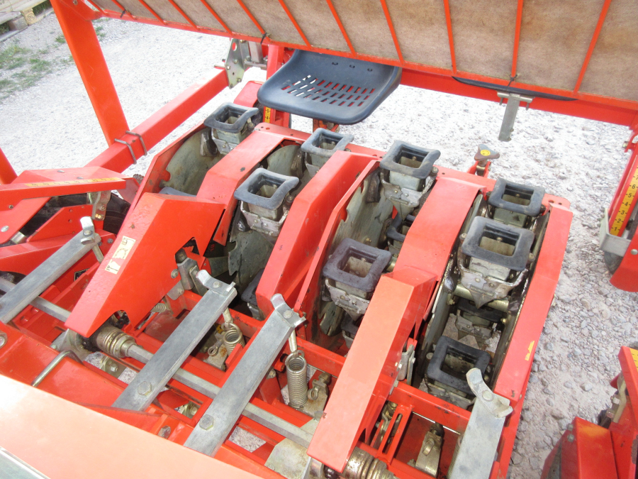 5695 Checchi & Magli Wolf B27 planting machine