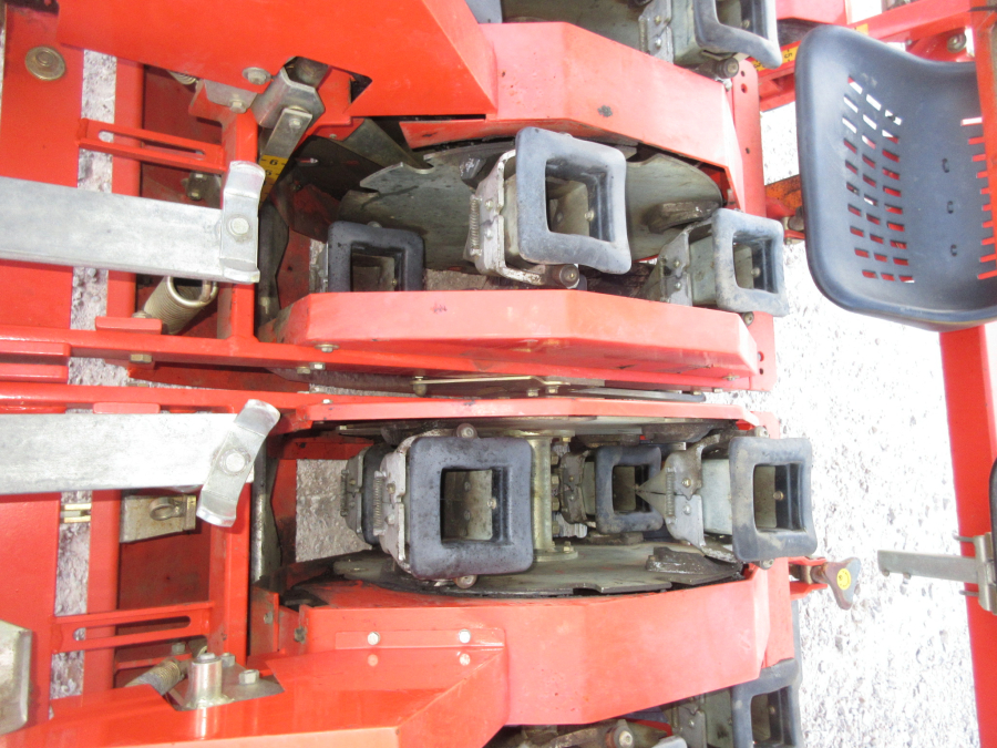 5695 Checchi & Magli Wolf B27 planting machine