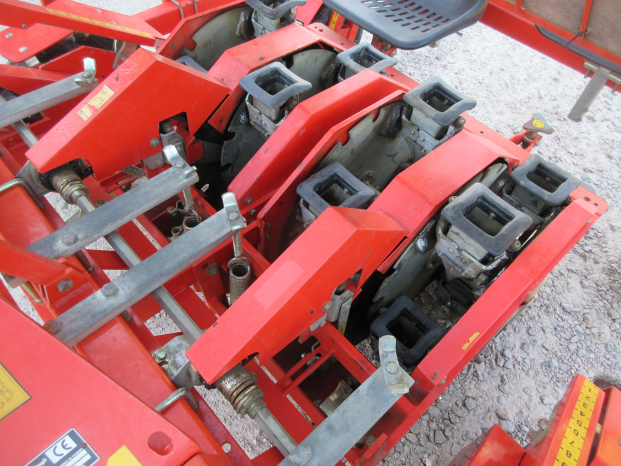 5695 Checchi & Magli Wolf B27 planting machine