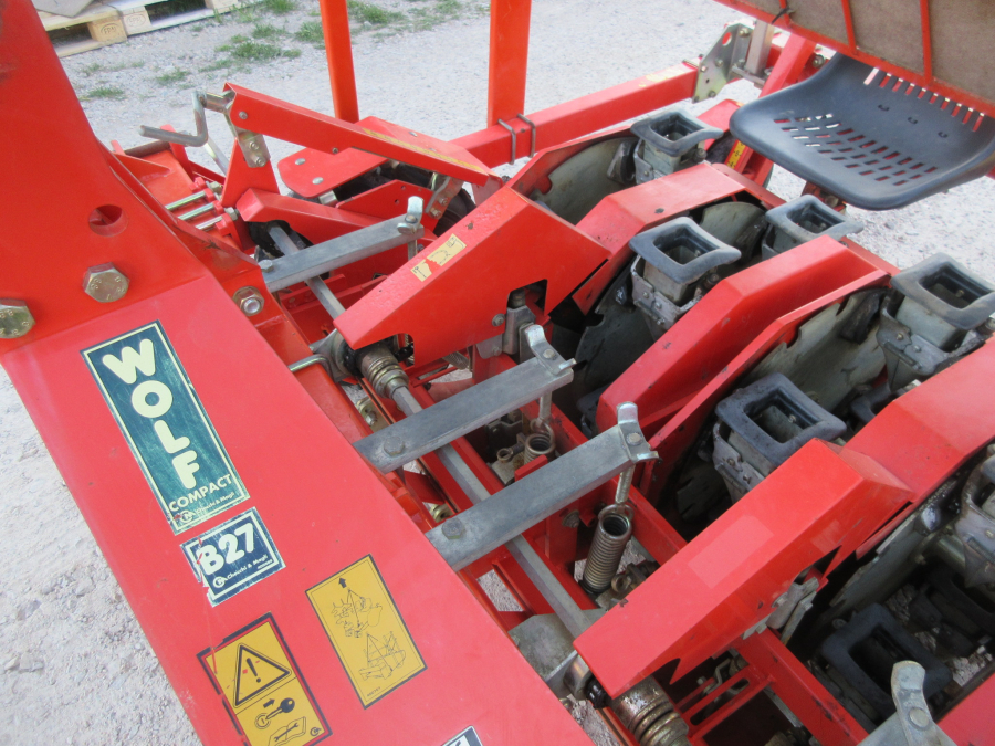 5695 Checchi & Magli Wolf B27 planting machine