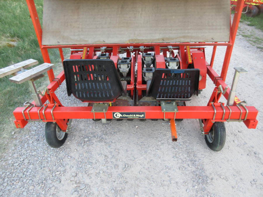 5695 Checchi & Magli Wolf B27 planting machine