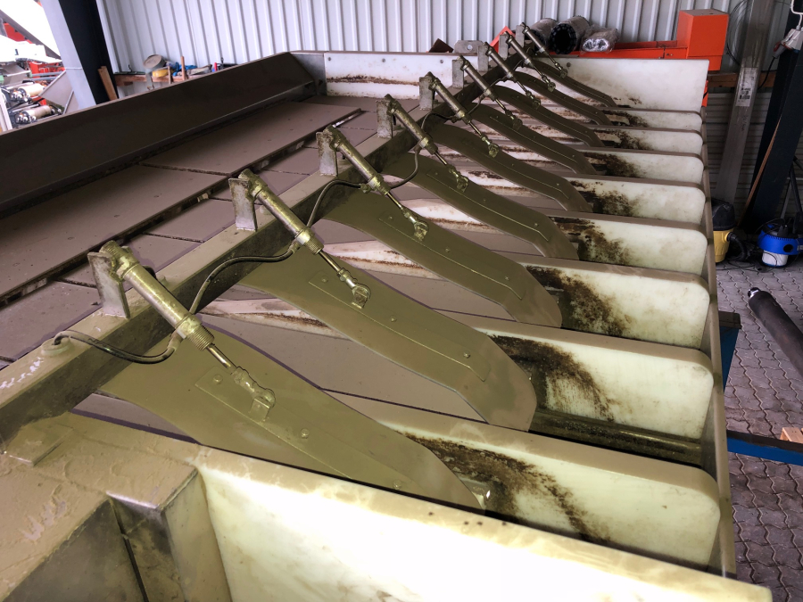 5708 Newtec 2009XB linear weigher