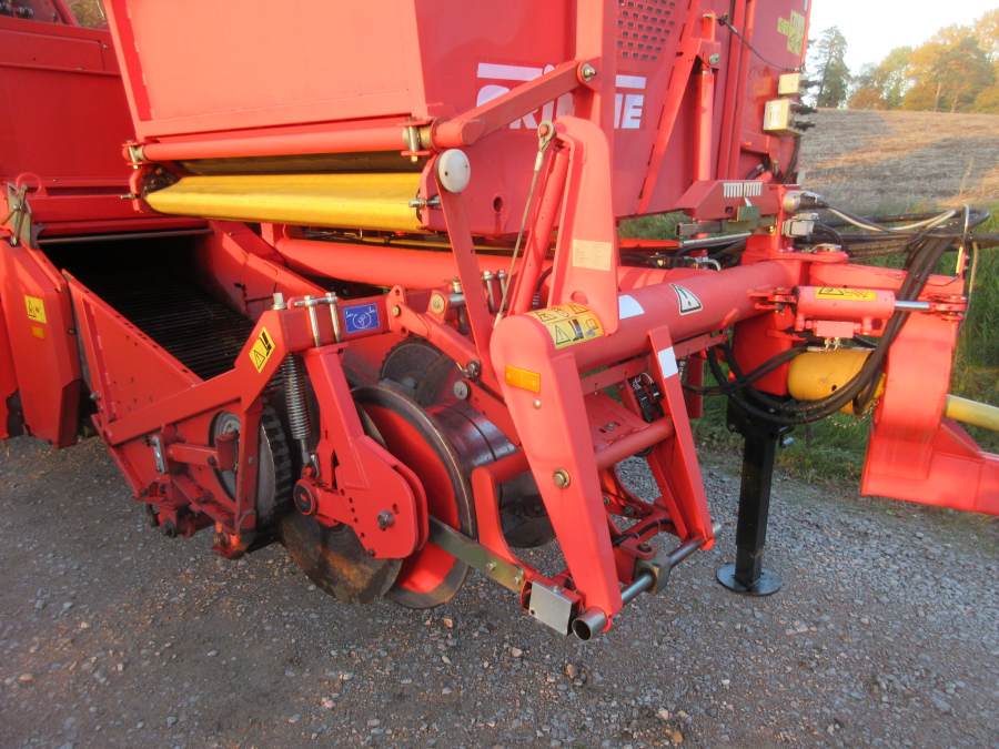 5716 Grimme SE75-20 potato harvester