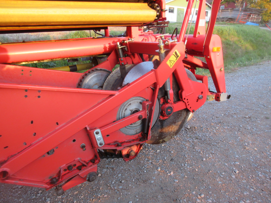 5716 Grimme SE75-20 potato harvester