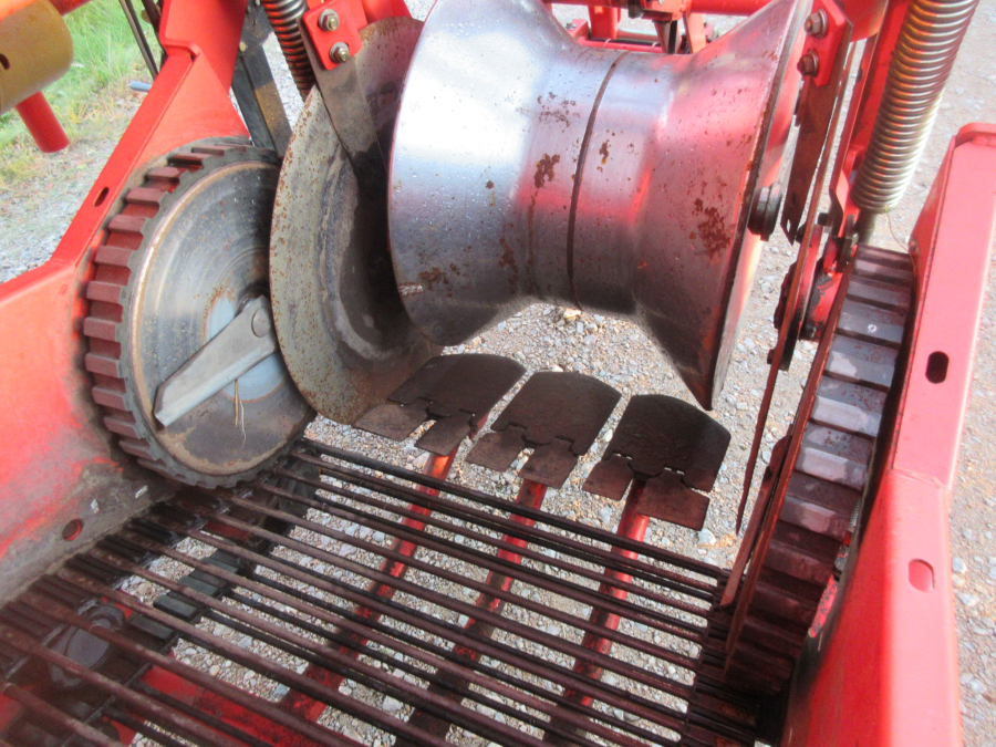 5716 Grimme SE75-20 potato harvester