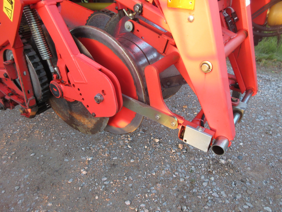 5716 Grimme SE75-20 potato harvester