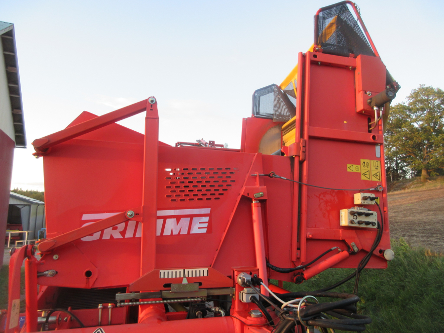 5716 Grimme SE75-20 potato harvester