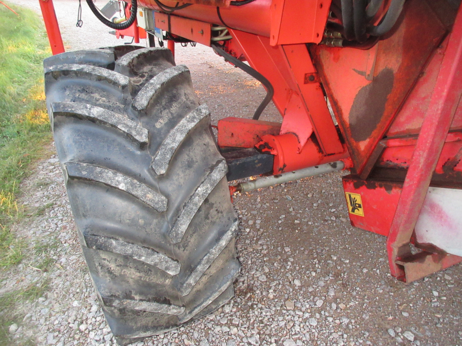 5716 Grimme SE75-20 potato harvester