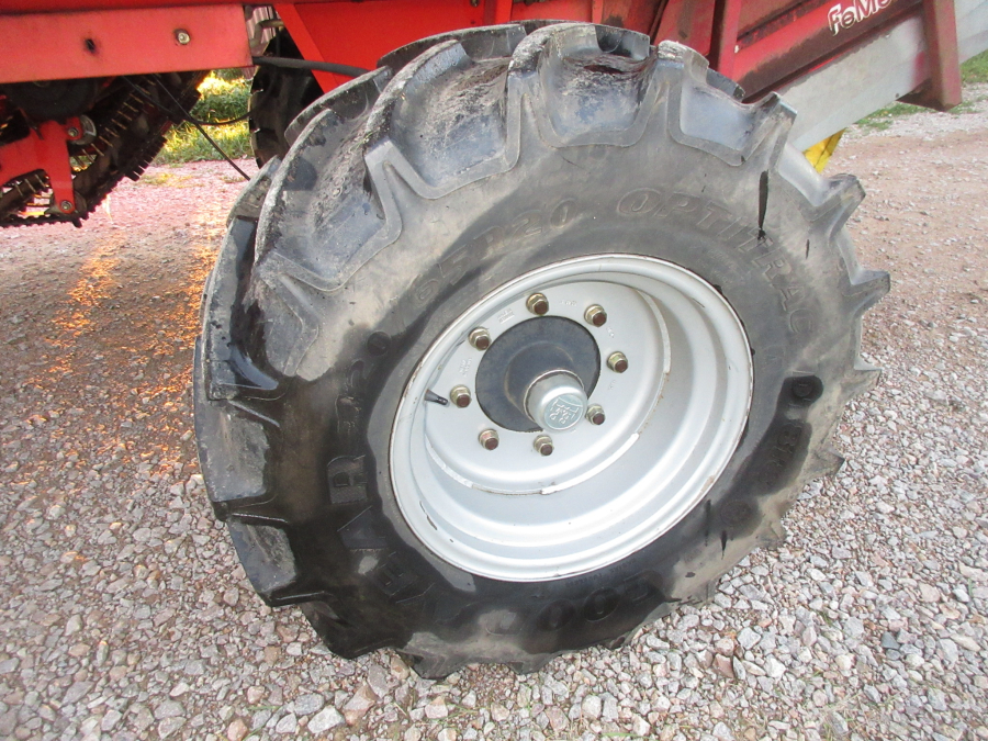 5716 Grimme SE75-20 potato harvester