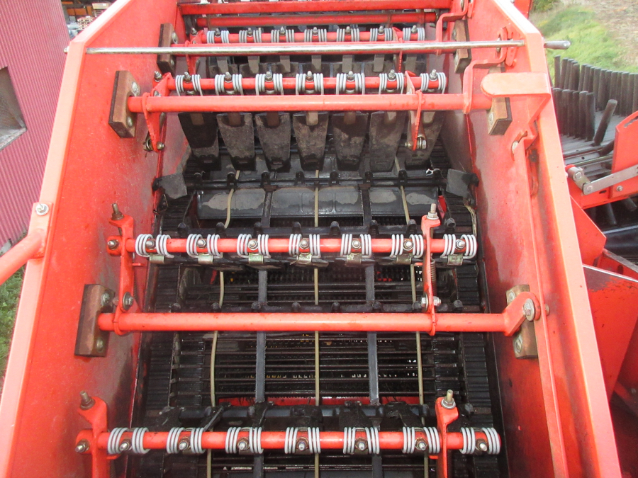 5716 Grimme SE75-20 potato harvester