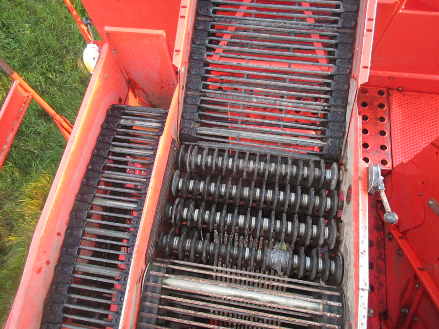 5716 Grimme SE75-20 potato harvester