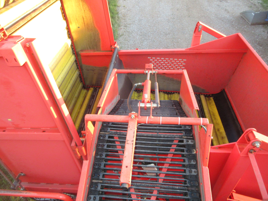 5716 Grimme SE75-20 potato harvester