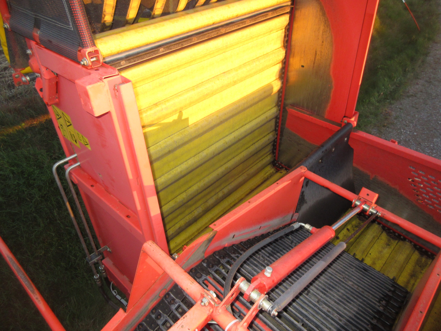 5716 Grimme SE75-20 potato harvester