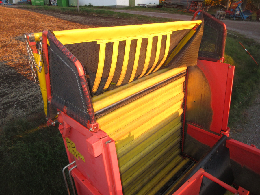 5716 Grimme SE75-20 potato harvester