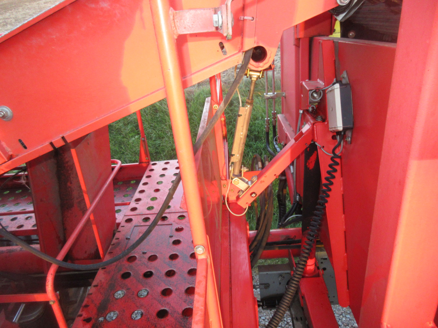 5716 Grimme SE75-20 potato harvester