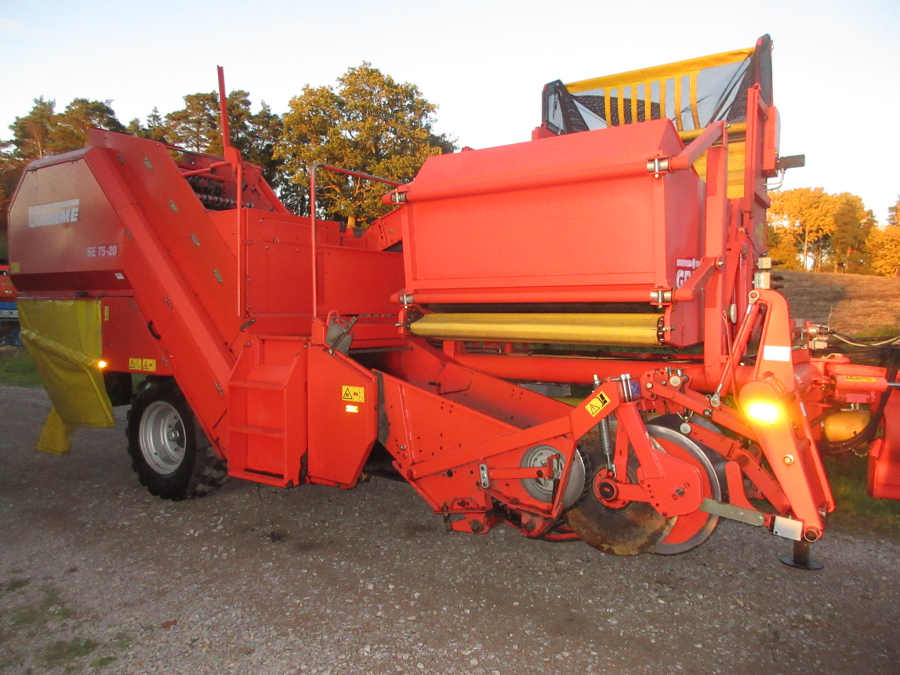 5716 Grimme SE75-20 potato harvester