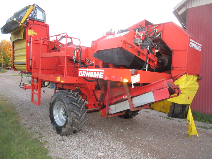 5716 Grimme SE75-20 potato harvester