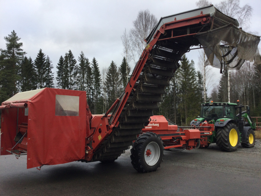 5734 Kverneland Underhaug UN2600 potato harvester