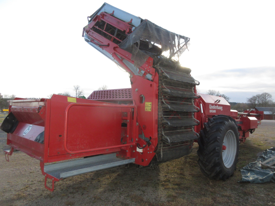 5734 Kverneland Underhaug UN2600 potato harvester