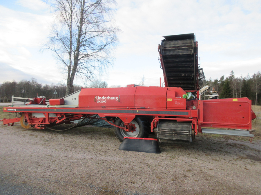 5734 Kverneland Underhaug UN2600 potato harvester