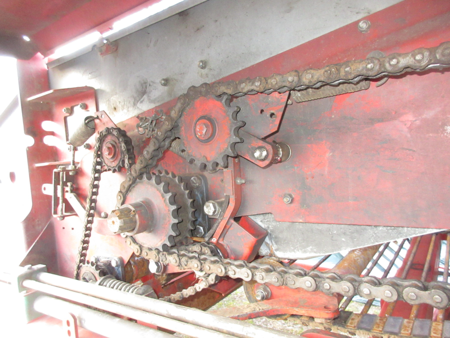 5734 Kverneland Underhaug UN2600 potato harvester