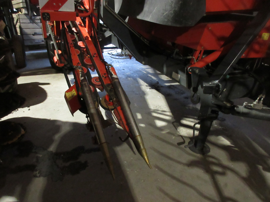 5739 Dewulf GBC carrot harvester 1 row with bunker