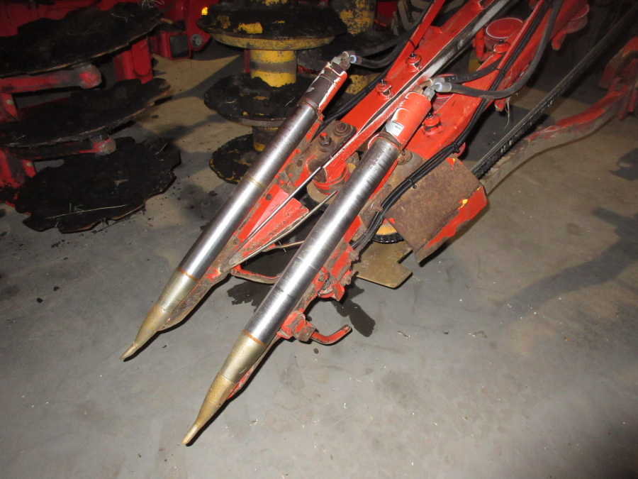 5739 Dewulf GBC carrot harvester 1 row with bunker