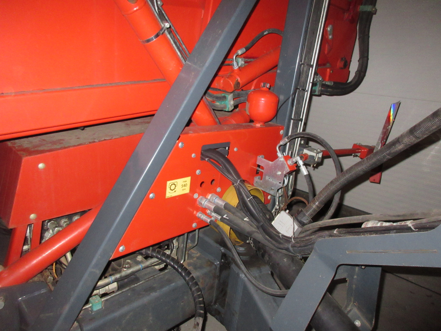 5739 Dewulf GBC carrot harvester 1 row with bunker