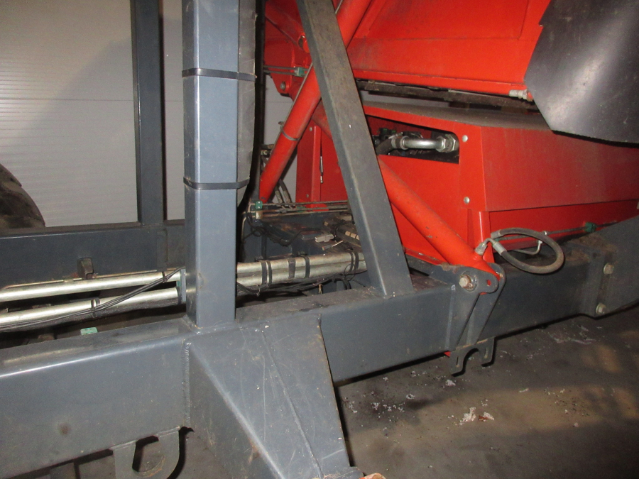 5739 Dewulf GBC carrot harvester 1 row with bunker