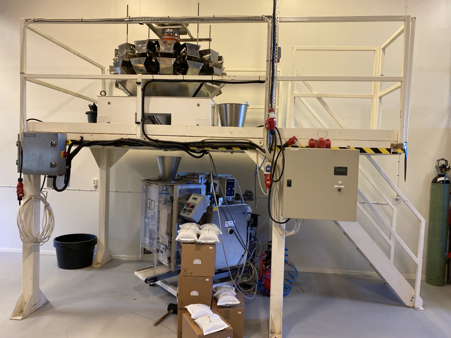 5741 Ishida multihead weigher with Pentavac vertical bagger
