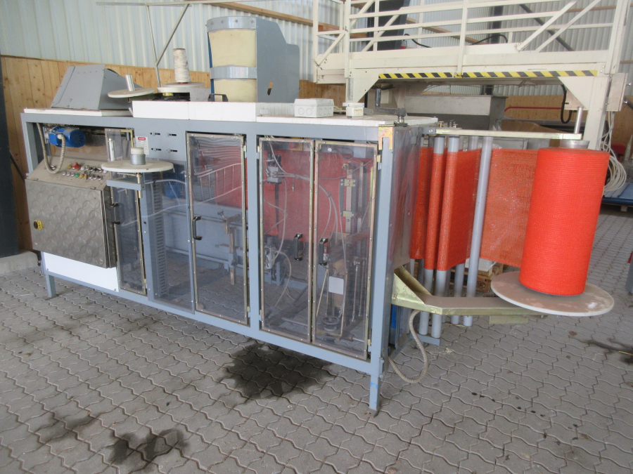 5744 Saclark net bagger with Daumar Weigher