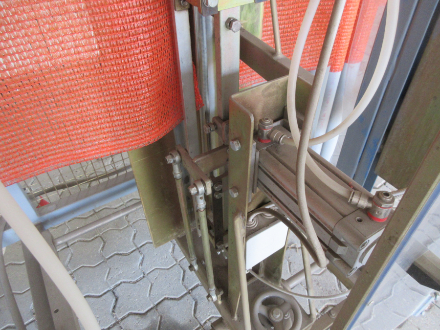 5744 Saclark net bagger with Daumar Weigher