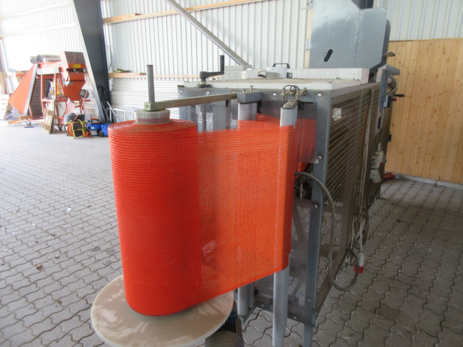 5744 Saclark net bagger with Daumar Weigher