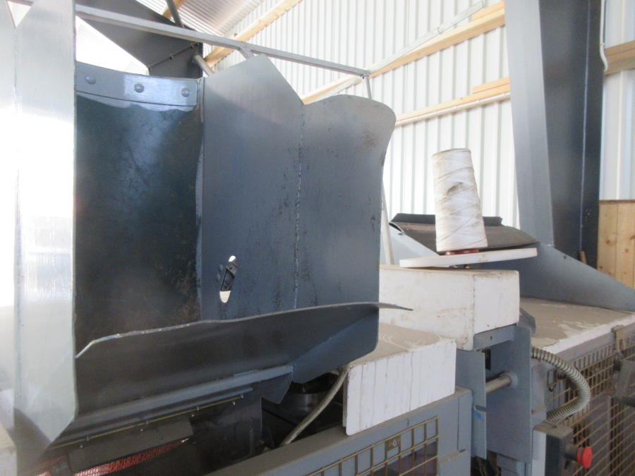5744 Saclark net bagger with Daumar Weigher
