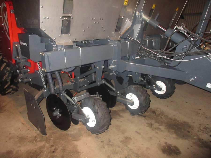 5750 Miedema CP42 potato planter NEW