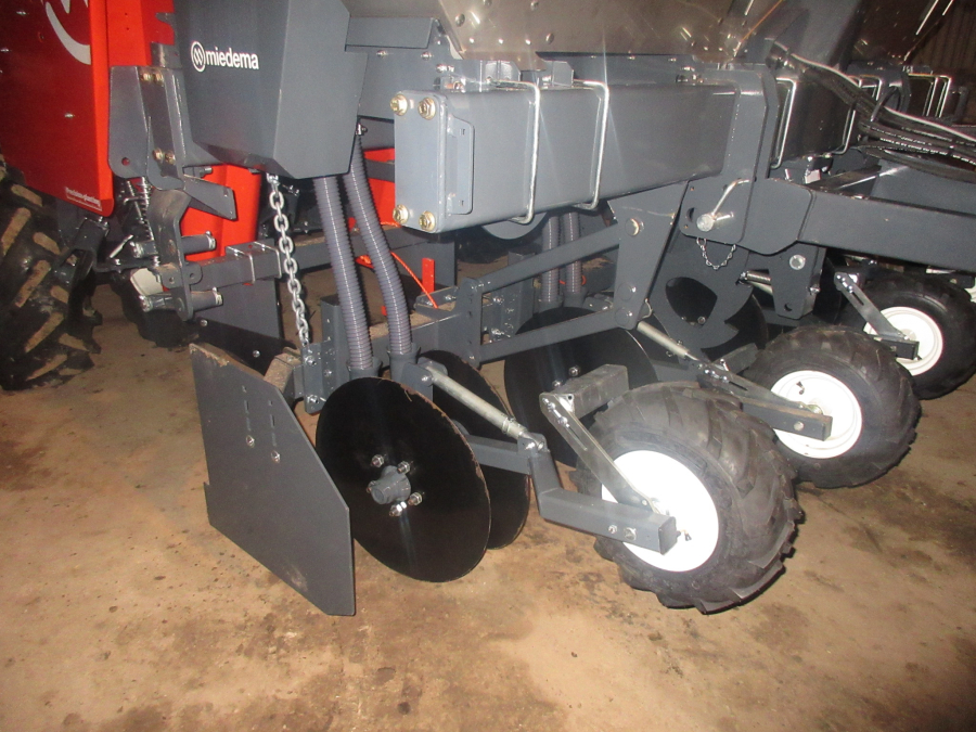 5750 Miedema CP42 potato planter NEW