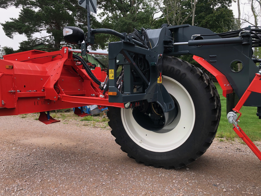 5751 Dewulf RA3060 potato harvester