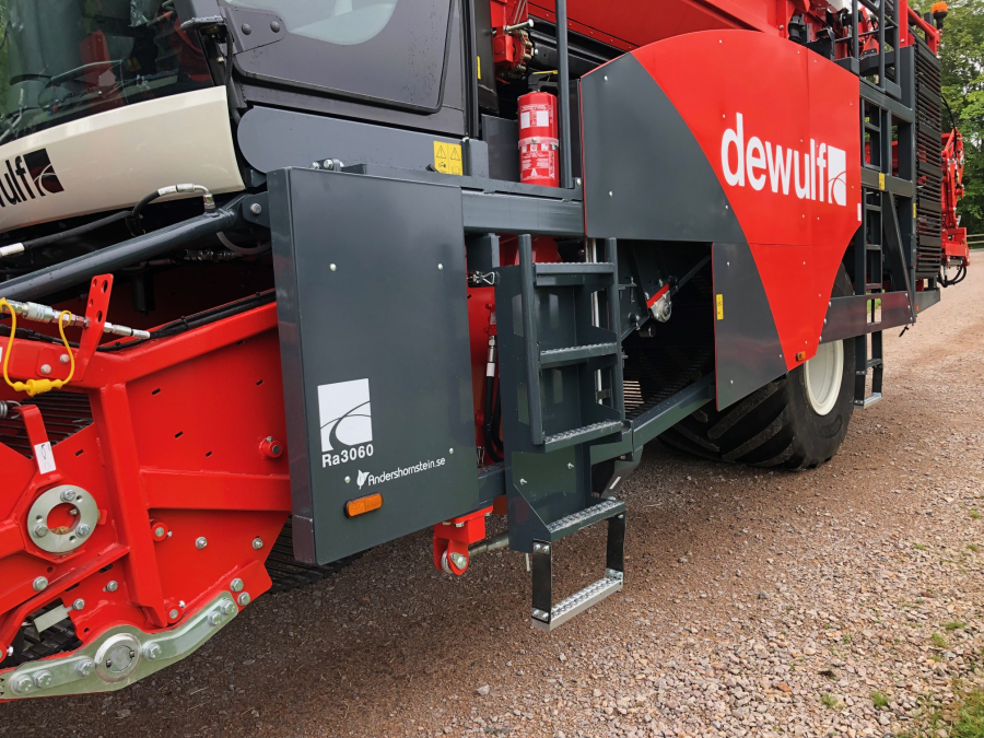 5751 Dewulf RA3060 potato harvester